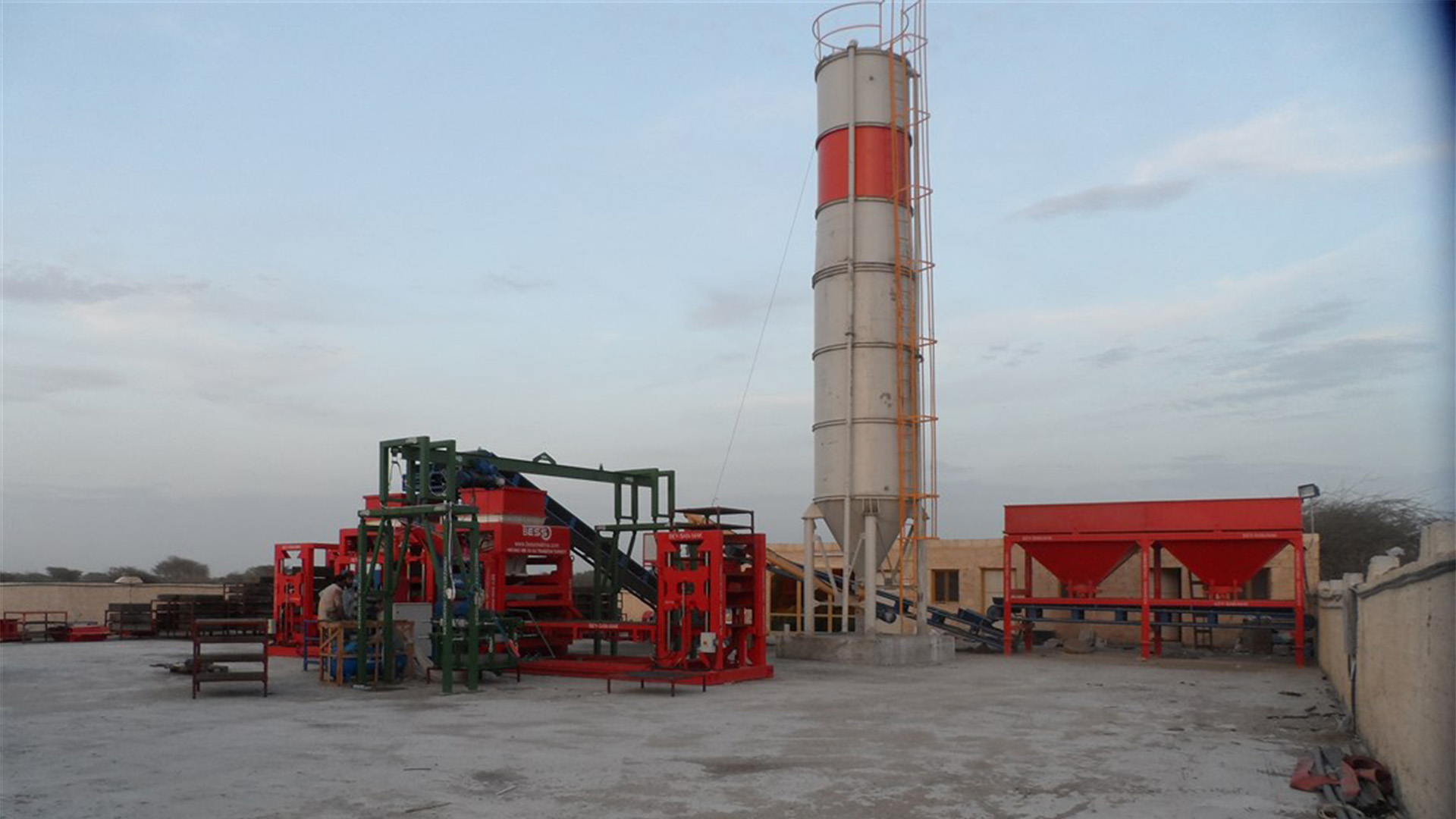 Block-Machine-For-High-Quality-Concrete-Products.jpg
