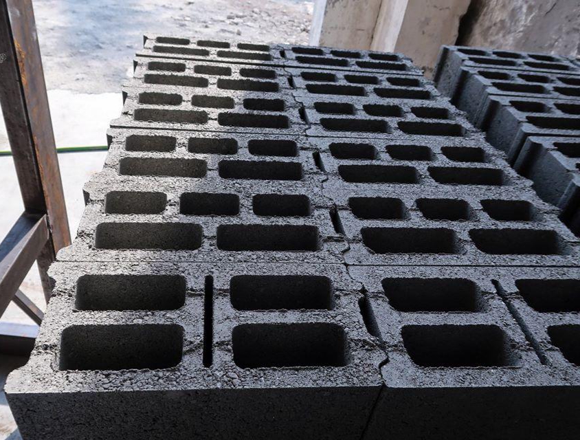 hollow_blocks_used_in_construction_industry